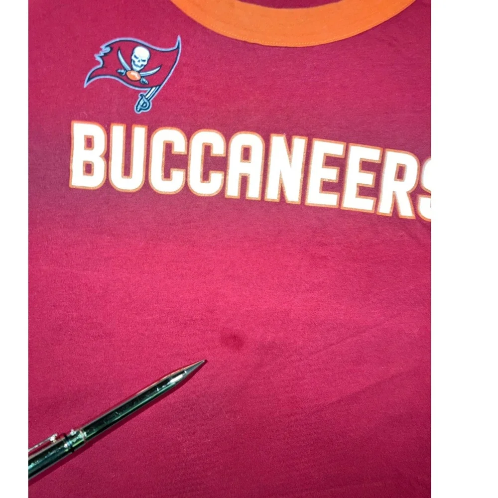 Nike NFL Tampa Bay Buccaneers T-Shirt Women M Red Cropped Ringer Graphic Tee